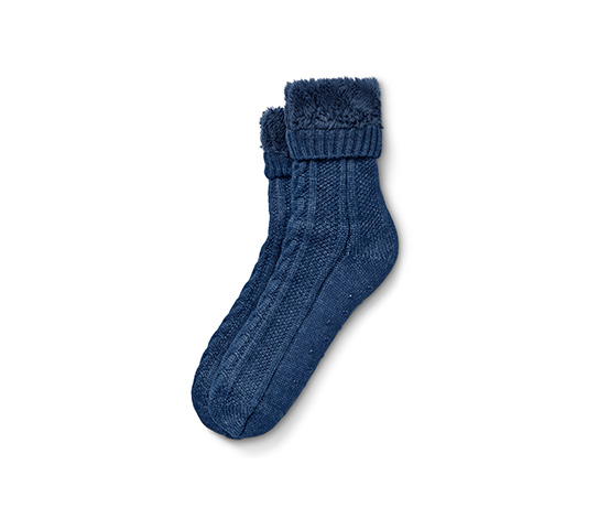 Kötött házicipő-zokni, kék 648514 a Tchibo-nál.